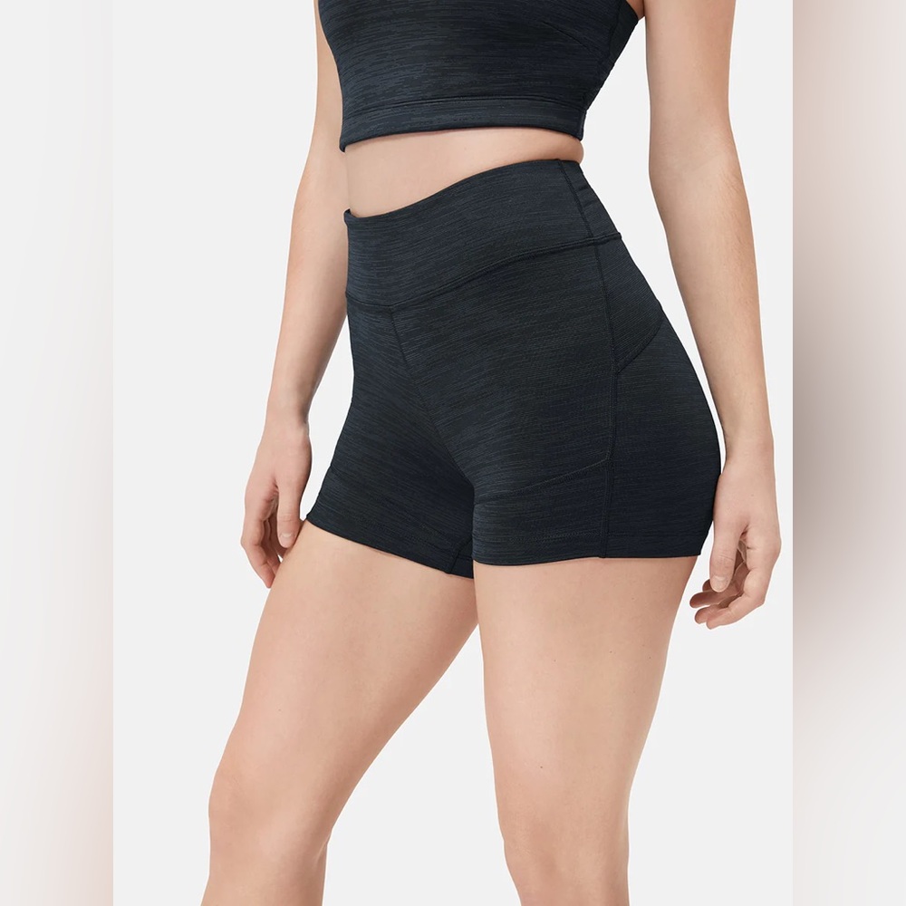 Outdoor Voices Move Free 3.5” Shorts in Night Black